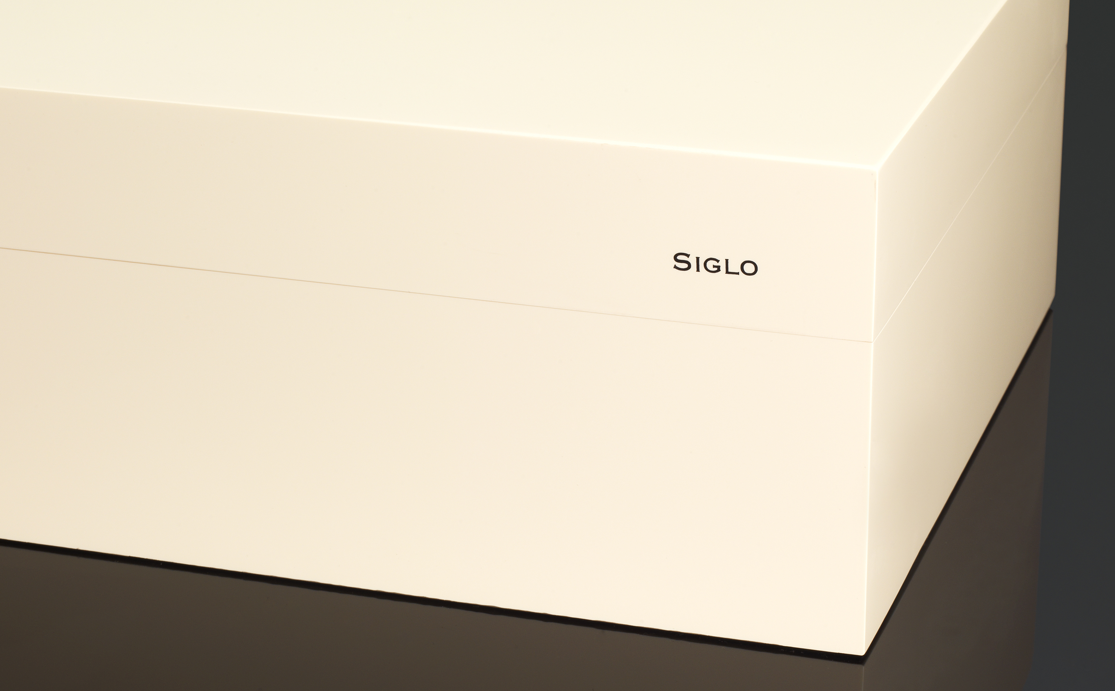 Vibrant Series - 50 Sticks Humidor - Ivory White
